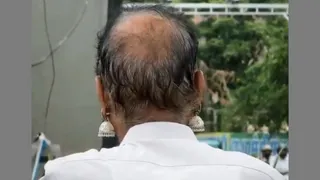 Jhumka Uncle Casually Flaunts Bold Earrings While Driving On Road; Viral Video Steals The Show