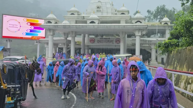 jammu-rains-6-pilgrims-killed-several-injured-in-vaishno-devi-landslide-amit-shah-dials-cm-abdullah-yatra-suspended-latest-updates
