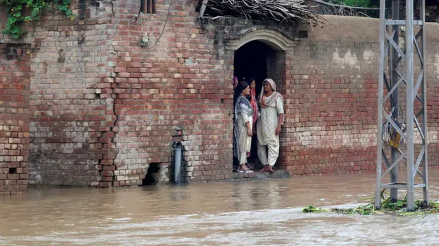 india-issues-fresh-flood-risk-alerts-to-pakistan-due-to-jammu-rain-likely-to-release-20k-cusecs-of-water