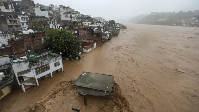jammu-rains-over-5000-evacuated-from-floodhit-areas-schools-closed-rescue-efforts-underway