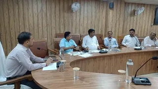 Gorakhpur Civic Overhaul: Commissioner Orders Road Repairs, Drain Fixes And Tree Plantation