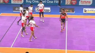 telugu-titans-vs-up-yoddhas-live-score-pkl-2025-u-mumba-vs-gujarat-giants-match-updates-ajit-pawar-guman-singh-parteek-dahiya-pro-kabaddi-league-lb