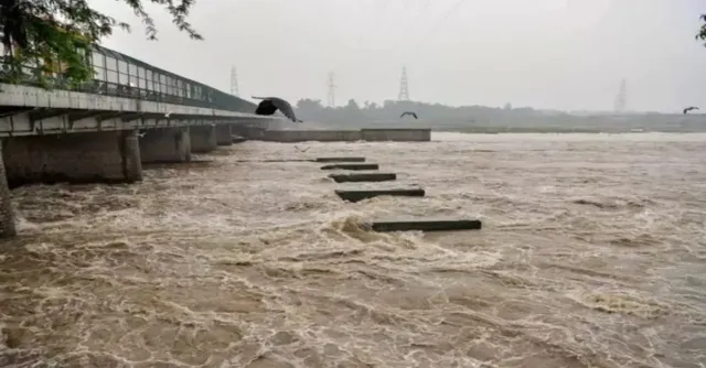 delhi-old-yamuna-bridge-to-shut-from-this-date-for-traffic-amid-flood-threat-as-river-breaches-warning-mark
