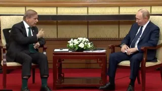 After Forceful Handshake, Pakistan PM Tells Putin He Wants ‘India-Like Ties’ With Russia | VIDEO