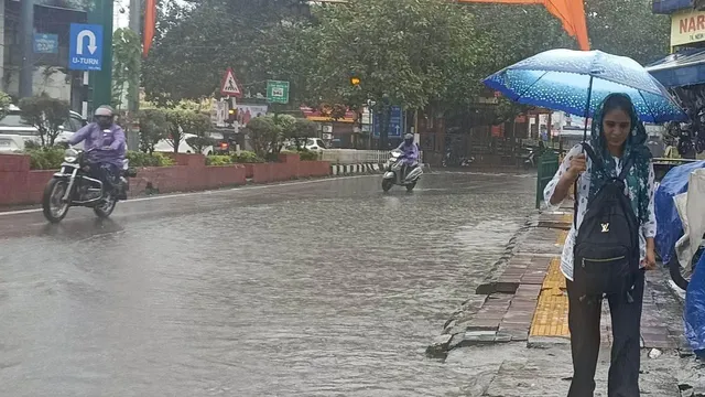 dehradun-rain-alert-widespread-landslides-block-30-roads-amid-heavy-rains