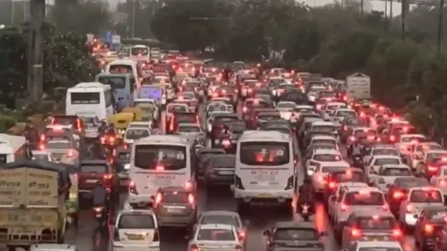 dnd-flyover-in-noida-hit-with-massive-traffic-snarls-amid-heavy-rainfall-in-delhincr