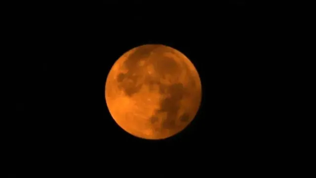 lunar-eclipse-2025-blood-moon-visible-in-delhi-mumbai-kolkata-and-other-cities-videos