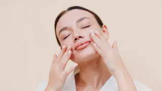 Say Goodbye To Tired Skin With This Simple Nighttime DIY Face Mask