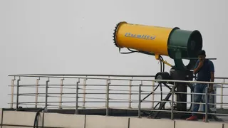 Delhi Steps Up Anti-Pollution Drive; Mandates Anti-Smog Guns In Tall Commercial Buildings