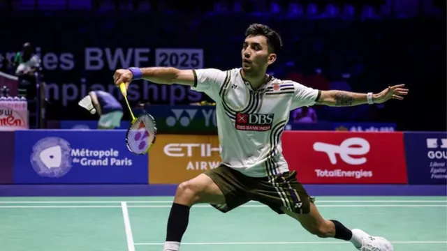 ayush-shetty-vs-kodai-naraoka-hong-kong-open-2025-match-scorecard-ayush-shetty-defeats-world-no9-naraoka-to-play-against-lakshya-sen-in-quarters