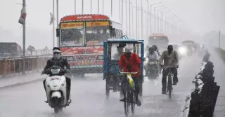 UP Rain Alert: IMD Issues Heavy Downpour Warning In Lucknow, Balrampur, Other Districts Over Next 48 Hours; Forecast