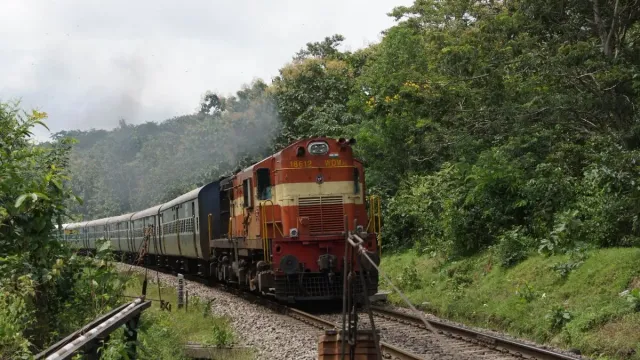 diwali-chhath-train-update-cr-announces-1126-special-trains-connecting-mumbai-pune-ltt-banaras-sanganer-list