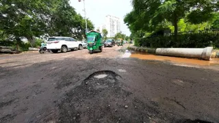 cm-saini-orders-fast-track-restoration-of-rain-hit-roads-in-gurugram-work-to-be-completed-by-october