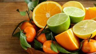 6 Best Fruits That Don't Spike Blood Sugar Levels | Fruits For Diabetics