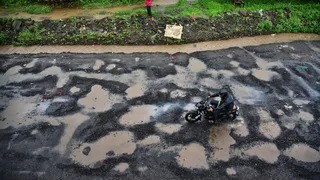 Bengaluru: Deputy CM Sets November Deadline For Citywide Pothole Repairs After Start-Up Exit Row