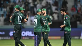 pak-vs-uae-live-cricket-score-catch-asia-cup-2025-pakistan-vs-united-arab-emirates-full-scorecard-pitch-report-match-overview-lb