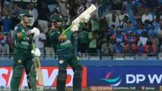 ind-vs-pak-asia-cup-2025-sahibzada-farhan-celebrates-fifty-with-unique-gunshot-celebration-video