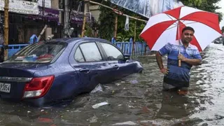 kolkata-rains-10-dead-schools-shut-as-heavy-downpour-hits-city-ahead-of-durga-puja-check-updates