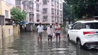 Kolkata News: Overnight Rains Bring City To Halt; Streets Waterlogged, Schools Closed, Metro Services Disrupted | Video