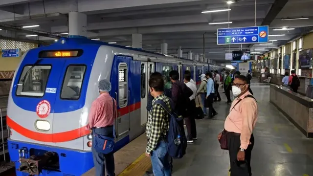 kolkata-metro-to-operate-special-trains-during-durga-puja-along-four-routes-check-timings-other-details