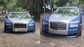 Rolls-Royce Ghost Stuck In Kolkata’s Waterlogged Streets Amid Heavy Rain, Viral Video Shocks Netizens: 'The Amount Of Tax He Paid'