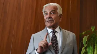 Khawaja Asif’s UN Speech Turns Meme Material, Fumbled Seven Times While Highlighting Indo-Pak Tensions | Watch