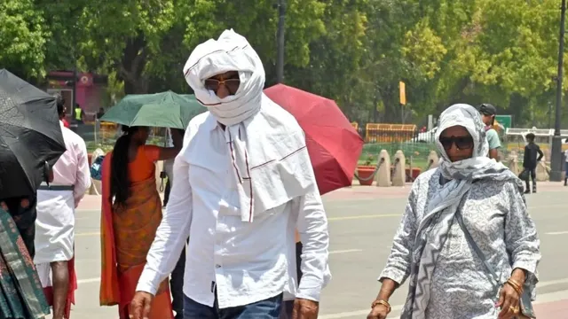 delhi-ncr-weather-update-city-wakes-up-to-humid-morning-maximum-temperature-to-hit-37c-this-week-imd-forecast