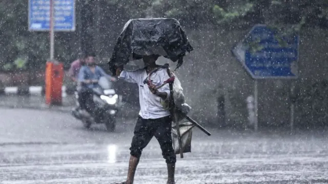 hyderabad-weather-update-imd-issues-orange-alert-as-floodlike-situation-continue-to-prevail