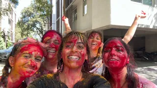 French Woman Praises India’s Festival Celebrations As Compared To Europe: 'Festivals Are Celebrated Openly In India'