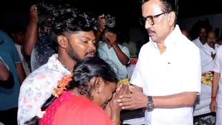 karur-stampede-live-vijay-thalapathys-tvk-rally-turns-deadly-31-killed-rescue-on-updates-lb