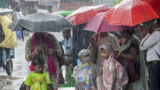 delhi-weather-october-3-rain-likely-to-continue-today-imd-issues-yellow-alert-for-october-6-check-7day-forecast