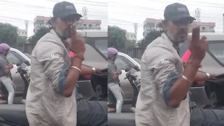 Man Blows Flying Kiss, Asks Women To Sit On His Bike In Hyderabad; Viral Video Leaves Internet Furious: ‘Not Even Safe Inside Cars’