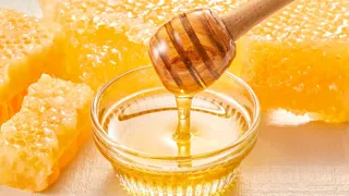 Raw Honey For Monsoon Digestion: Expert Explains Why It Is A Natural Remedy For Acidity And Bloating