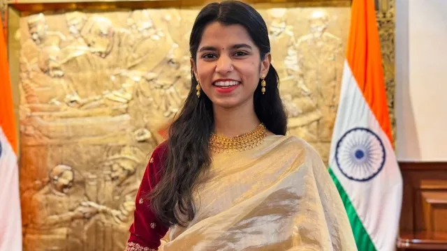 who-is-maithili-thakur-know-net-worth-education-and-more-about-bihar-25-year-old-folk-singer