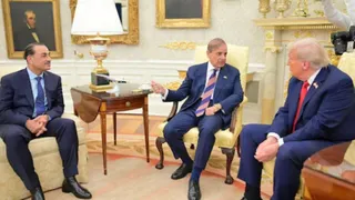 Pakistan PM Sharif Gets No Credit, Awkwardly Left Out As Trump Calls Munir His ‘Favourite Field Marshal' | VIDEO