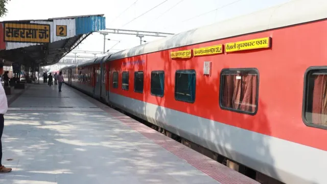 railway-news-no-platform-tickets-on-these-stations-ahead-of-diwali-chhath-rush