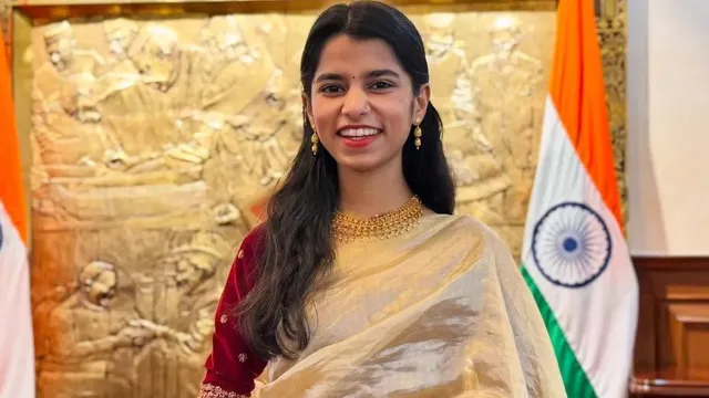 bihar-elections-2025-maithili-thakur-calls-herself-daughter-of-mithila-praises-pm-modi-reveals-reason-to-join-politics
