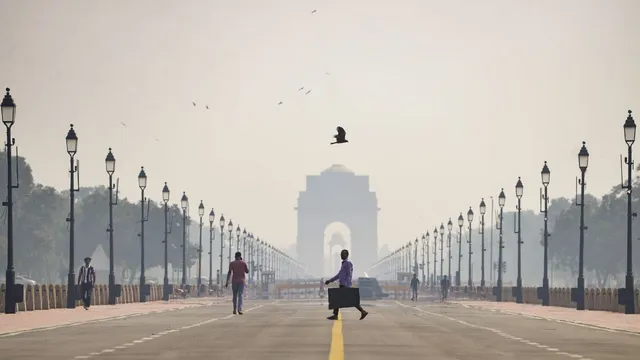 delhis-air-quality-remains-in-poor-category-ahead-of-diwali-ghaziabad-hits-very-poor-levels-check-imd-forecast