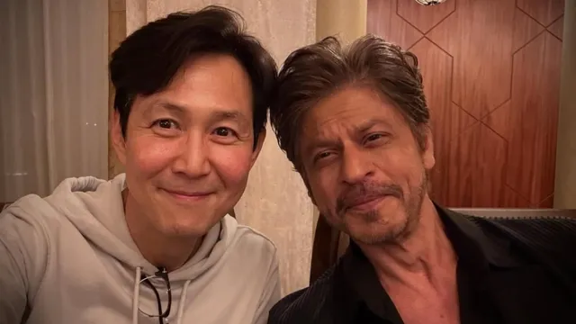 shah-rukh-khan-meets-squid-game-player-456-aka-lee-jung-jae-in-riyadh-fans-go-gaga-photo