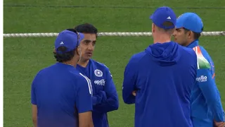 india-national-cricket-team-vs-australia-mens-cricket-team-match-scorecard-gautam-gambhir-intense-viral-chat-shubman-gill-virat-kohli-rohit-sharma-ind-vs-aus-1st-odi-updates