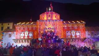 Deepotsav 2025: Kedarnath And Badrinath Dham Shines With Over 27,000 Lamps As Devotees Celebrate Diwali In Himalayas
