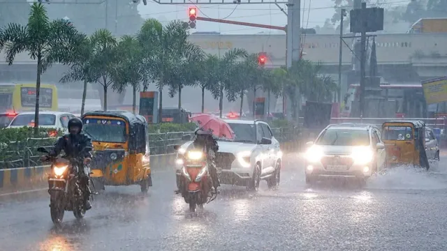 chennai-weather-imd-forecast-heavy-rains-on-diwali-travel-disruptions-roads-airport-runways-underwater-videos
