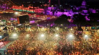 diwali-2025-live-update-lakshmi-puja-shubh-muhurat-mumbai-bengaluru-delhi-deepawali-celebration-diwali-wishes-whatsapp-lb