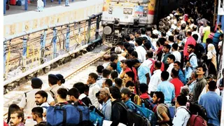 Patna Junction Overwhelmed By Chhath Puja Crowd; Passengers Climb Through Windows