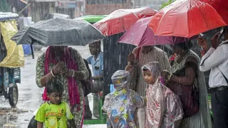 mumbai-weather-forecast-imd-extends-yellow-alert-till-tuesday-as-rain-thunderstorms-continue