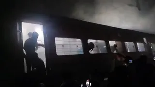 Amritsar–Purnia Jan Seva Express Fire: Massive Blaze Breaks Out In Bihar-Bound Train After Mobile Explodes | WATCH