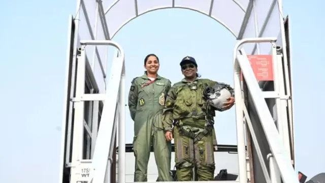 president-murmu-flies-in-rafale-poses-with-female-pilot-pakistan-had-claimed-to-have-captured