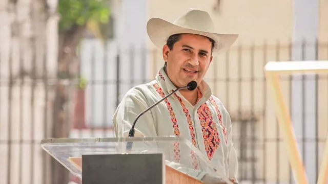 mexico-carlos-manzo-uruapan-mayor-to-tackle-drug-cartels-shot-dead-during-day-of-the-dead-event