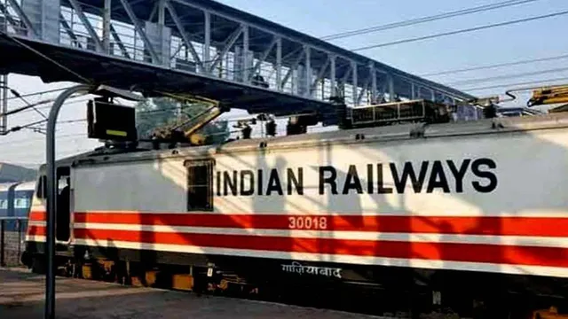 delhi-train-delays-passengers-face-hardship-as-humsafar-puja-specials-running-hours-late-see-list