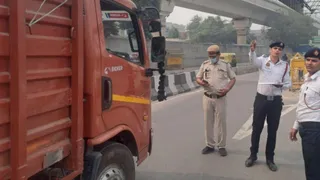Delhi Air Pollution: BS-3, Lower Standard Vehicles Banned; Police Step Up Border Vigilance
